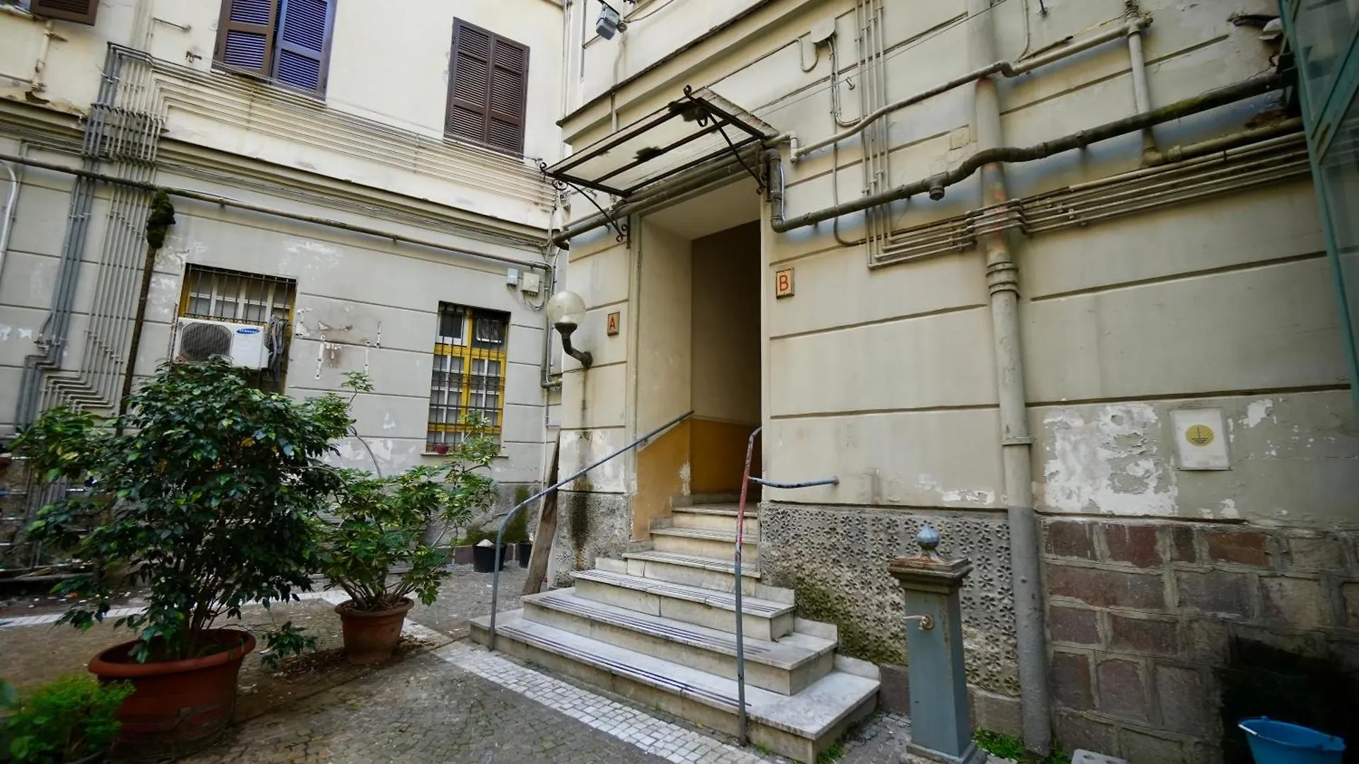Residenza Vecchia Napoli 60 Apartment  Naples